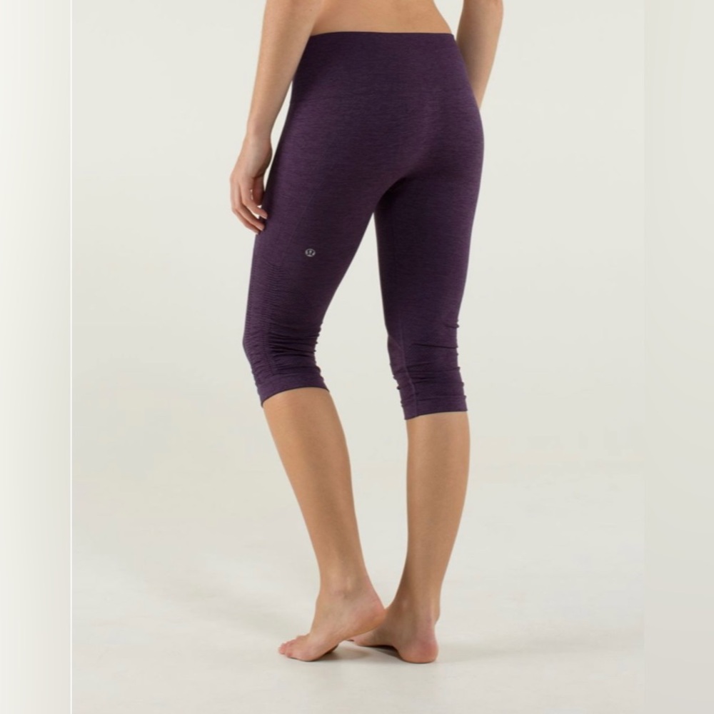 Lululemon In The Flow Crop I
Heathered Deep Zinfandel